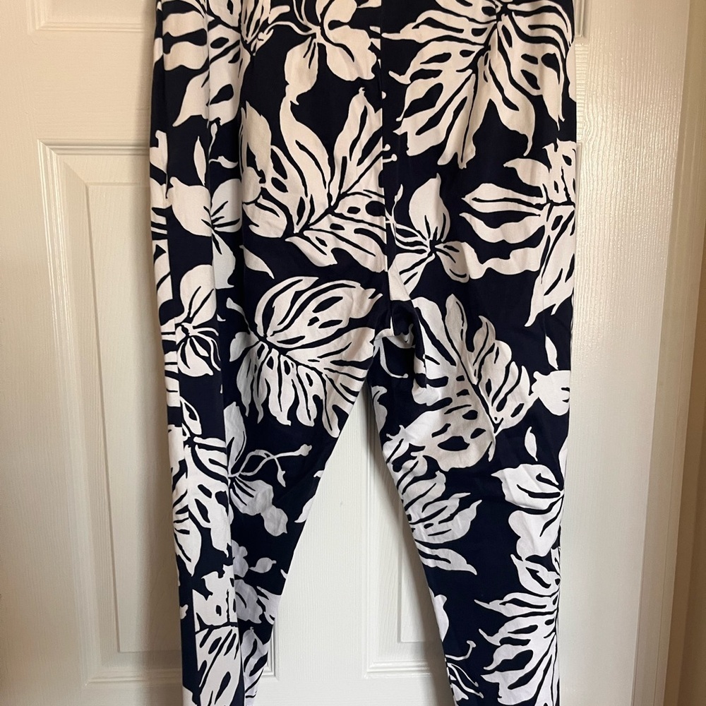 Ralph Lauren Navy and White Floral Cropped Pants - Picture 3 of 4